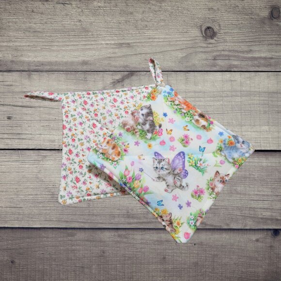 Handmade Potholder, Set of 2, Reversible Cats and Floral Quilted Hot Pads - Picture 1 of 7
